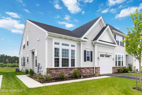 Attached, Exterior, Facade, Farmhouse