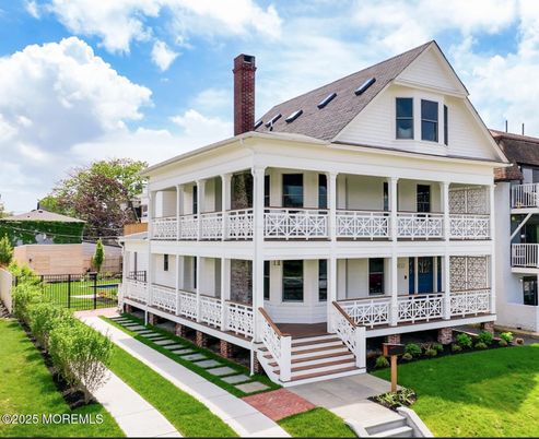 Exterior, Facade, Queen Anne Victorian