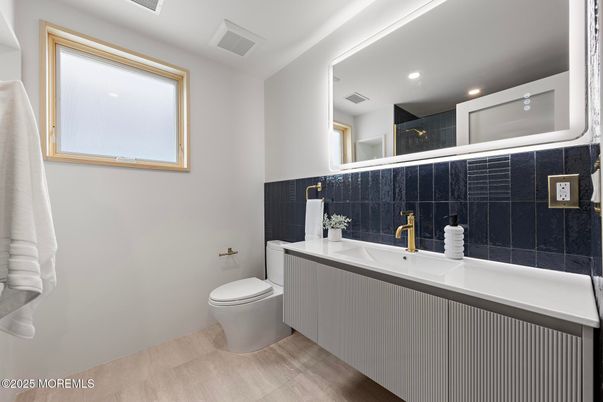 Bathroom, Interior, Recessed Lighting