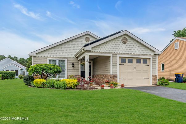 Attached, Exterior, Facade, Ranch