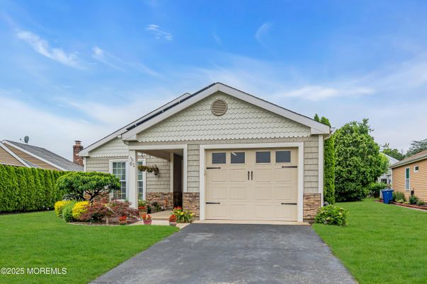 Attached, Exterior, Facade, Ranch