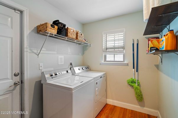 Interior, Washer, Wood Texture Flooring
