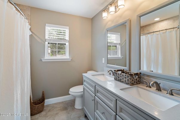 Bathroom, Dual Sink Vanities, Interior, Recessed Lighting