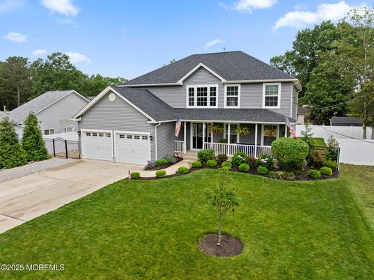 Attached, Exterior, Facade, Farmhouse