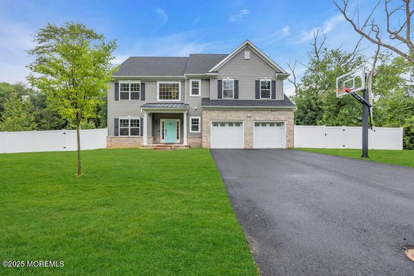 Attached, Exterior, Facade, Farmhouse