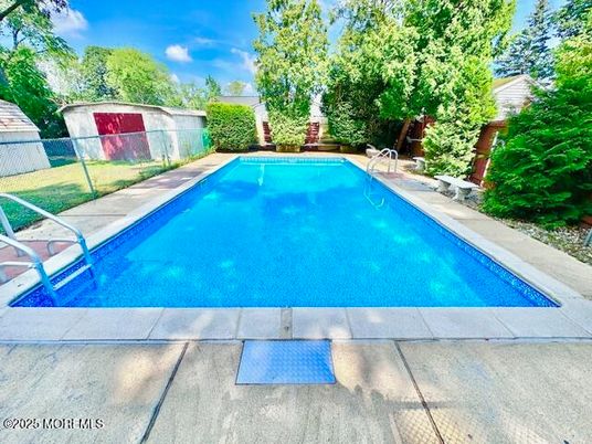 Exterior, Pool