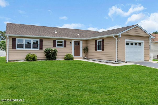 Attached, Exterior, Facade, Ranch