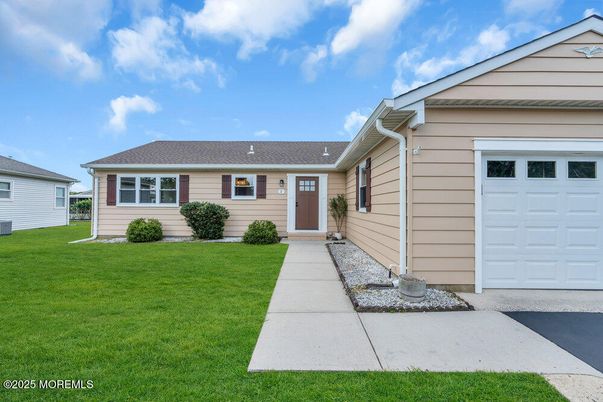 Attached, Exterior, Facade, Ranch
