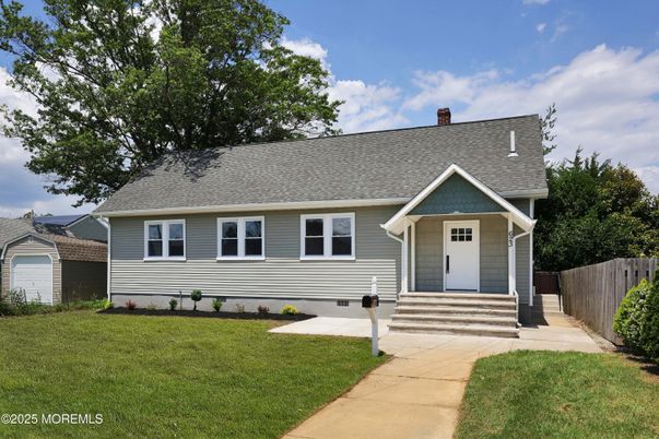 Exterior, Facade, Cape Cod