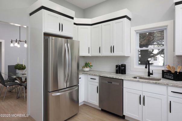 Dining room, Interior, Kitchen, Stainless Steel Appliances, Wood Texture Flooring