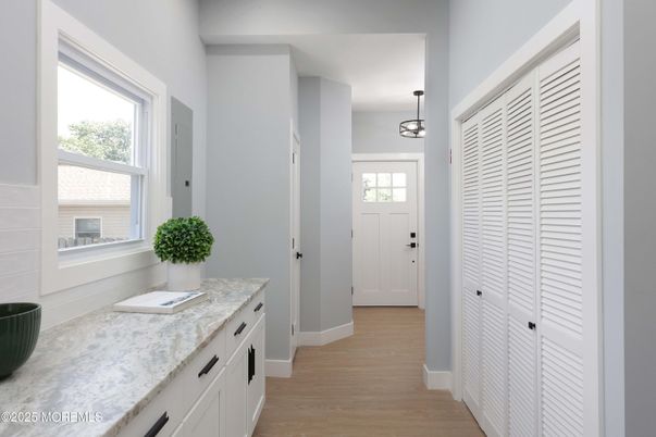 Interior, Pendant Lights, Wood Texture Flooring