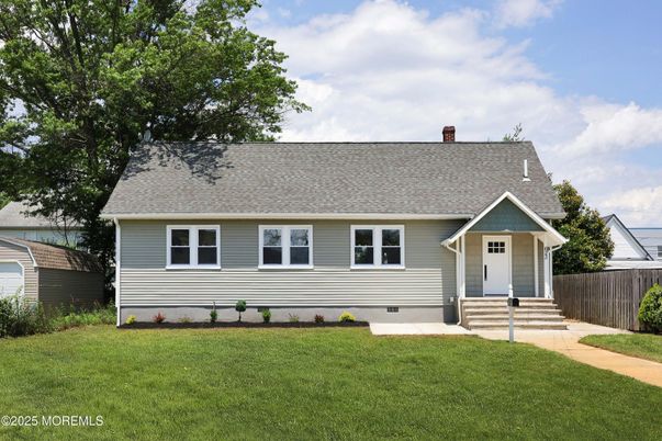 Exterior, Facade, Cape Cod
