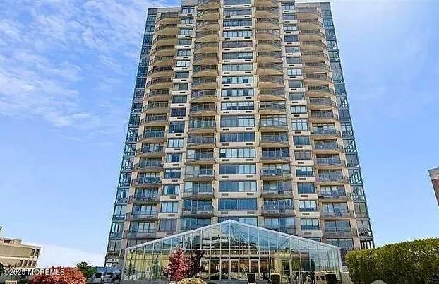 Exterior, Facade, Condo Building