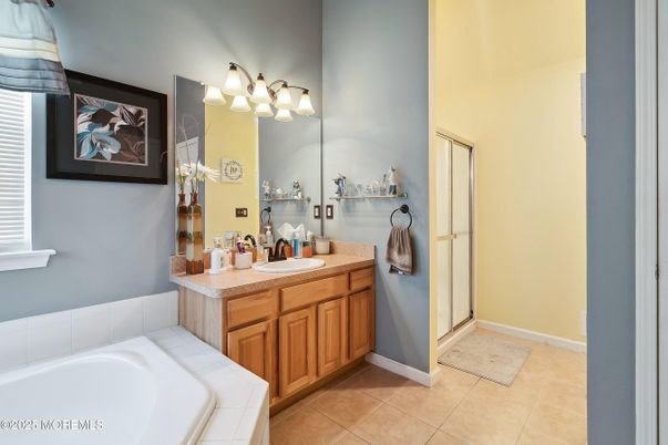 Bathroom, Interior, Tile Countertops