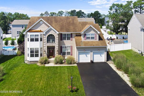 Attached, Exterior, Facade, Brick Traditional