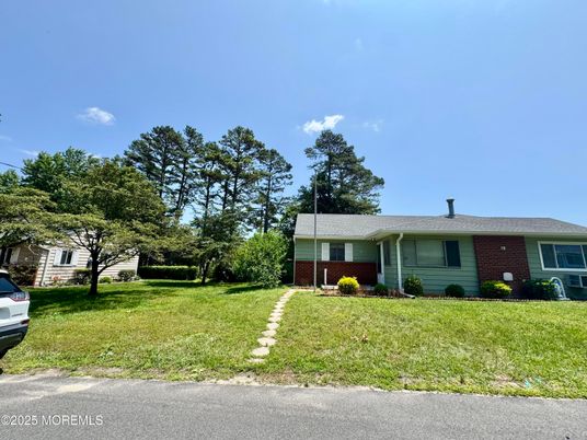 Exterior, Facade, Brick Facade, Ranch