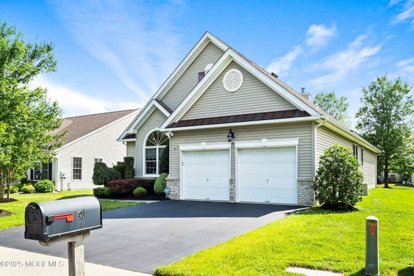 Attached, Exterior, Facade, Ranch