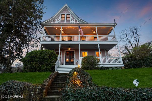 Exterior, Facade, Queen Anne Victorian