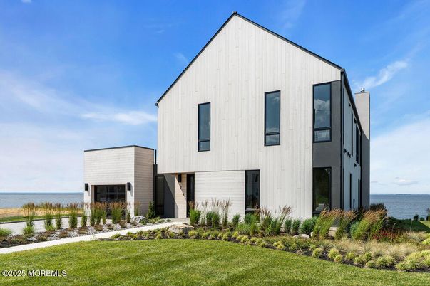 Backyard, Exterior, Facade, Water, Farmhouse