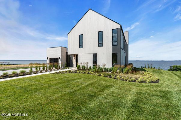 Backyard, Exterior, Facade, Water, Farmhouse