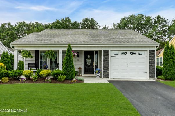 Attached, Exterior, Facade, Cape Cod
