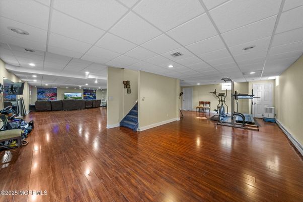 Fitness Equipment, Interior, Recessed Lighting, Wood Texture Flooring