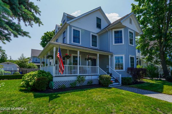 Exterior, Facade, Queen Anne Victorian