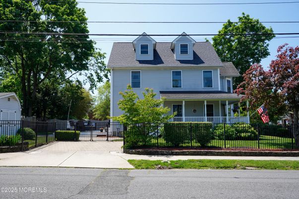 Exterior, Facade, Queen Anne Victorian
