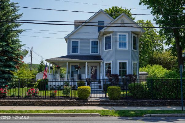 Exterior, Facade, Queen Anne Victorian
