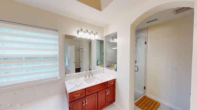Bathroom, Dual Sink Vanities, Interior