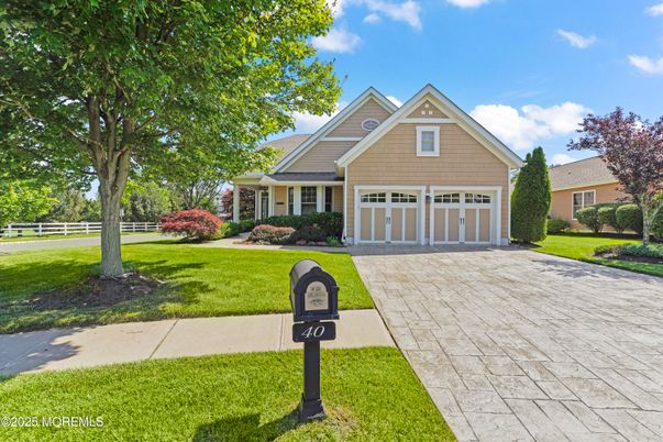 Attached, Exterior, Facade, Ranch