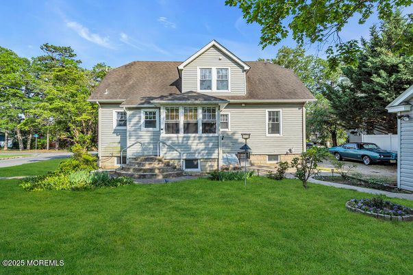 Exterior, Facade, Cape Cod