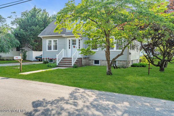 Exterior, Facade, Cape Cod