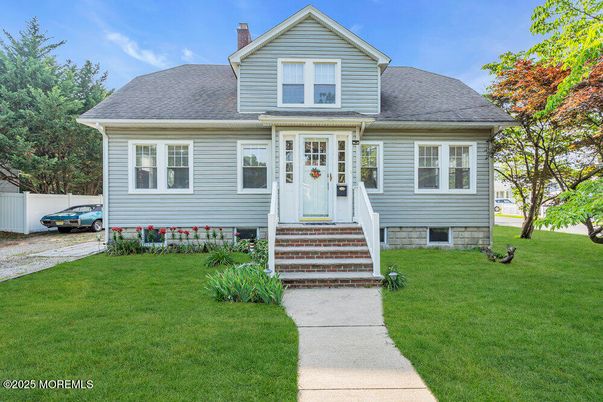 Exterior, Facade, Cape Cod
