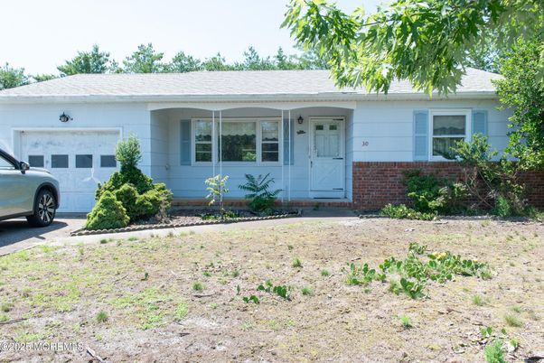 Attached, Exterior, Facade, Ranch