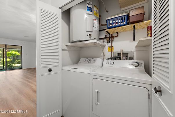 Interior, Utility Closets, Washer, Wood Texture Flooring