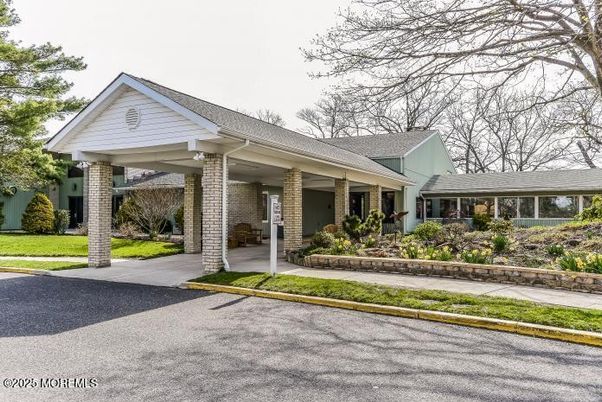 Exterior, Facade, Brick Facade, Ranch
