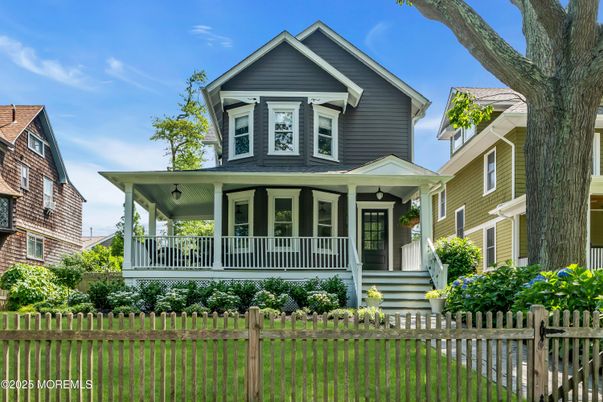 Exterior, Facade, Queen Anne Victorian