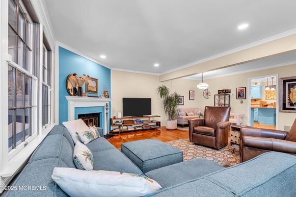 Fireplace, Interior, Living room, Pendant Lights, Recessed Lighting, Wood Texture Flooring