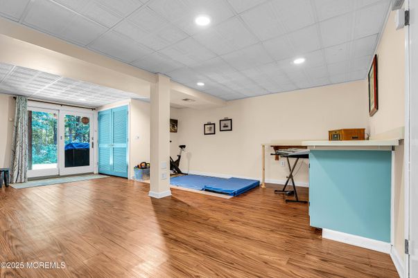 Interior, Recessed Lighting, Wood Texture Flooring