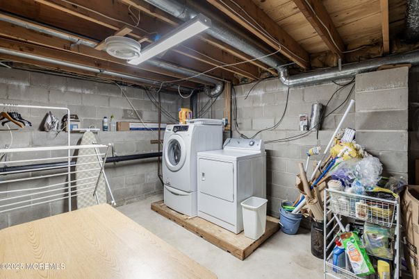 Interior, Washer, Wooden Beams