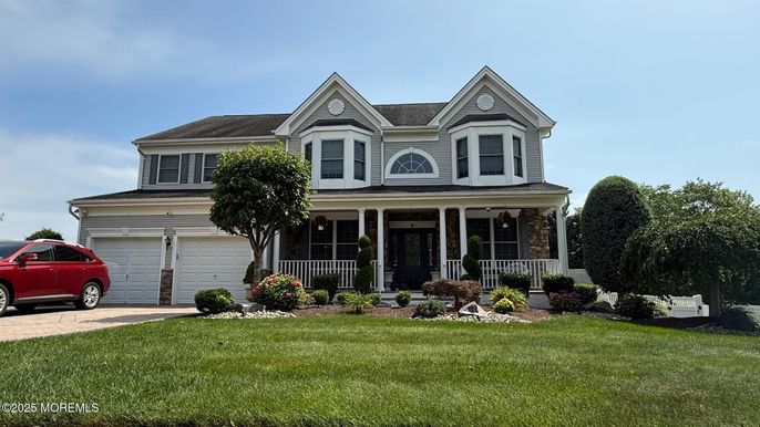 Attached, Exterior, Facade, Queen Anne Victorian