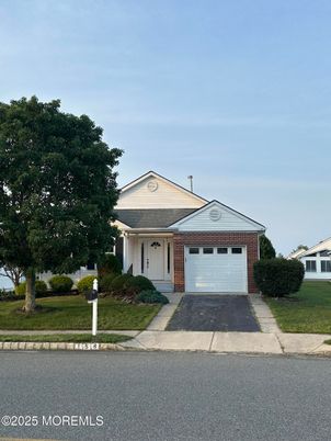 Attached, Exterior, Facade, Brick Facade, Ranch