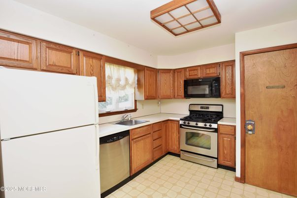 Interior, Kitchen, Stainless Steel Appliances