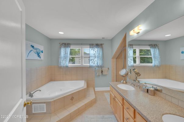 Bathroom, Dual Sink Vanities, Interior, Recessed Lighting