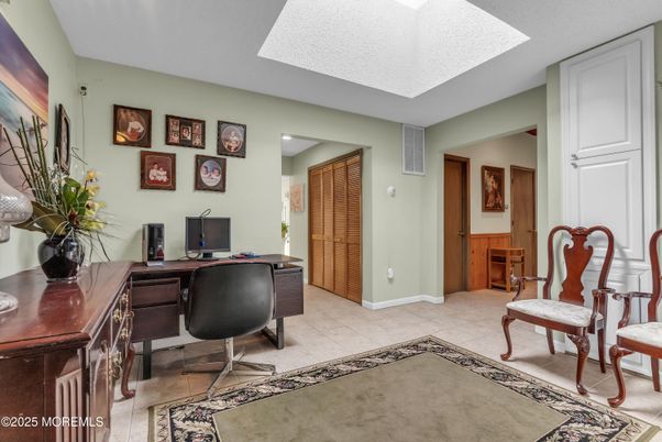Home Office, Interior
