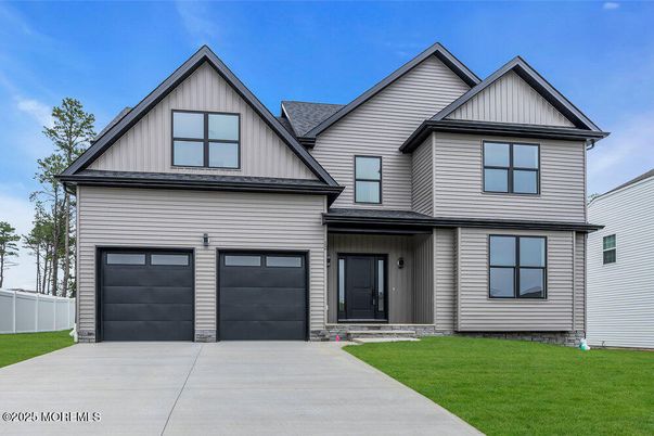 Attached, Exterior, Facade, Farmhouse