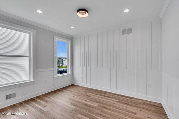 Empty room, Interior, Recessed Lighting, Wood Texture Flooring