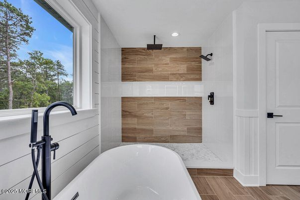Bathroom, Free Standing Baths, Interior, Recessed Lighting, Wood Texture Flooring