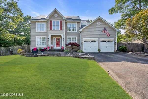 Attached, Exterior, Facade, Farmhouse